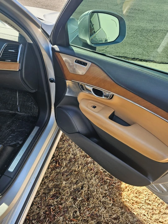 2016 Volvo XC90 2nd Gen - Image 16 of 21