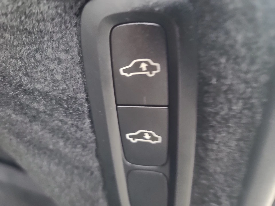 2016 Volvo XC90 2nd Gen - Image 17 of 21