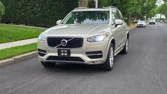 2016 Volvo XC90 Momentum T6 AWD