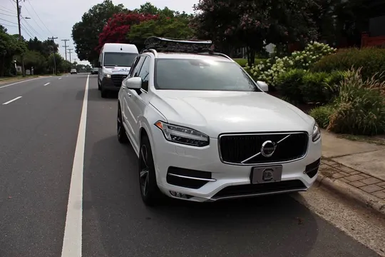 2016 Volvo XC90 T6 Momentum Sport Utility 4D