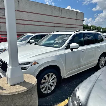 2016 Volvo XC90 T6 Momentum Sport Utility 4D