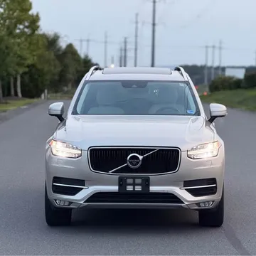 2016 Volvo XC90 T6 Momentum