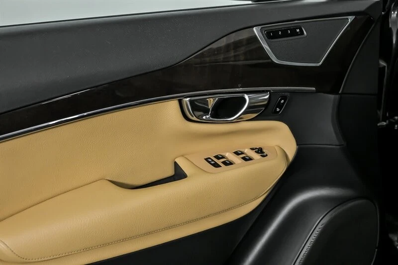 2016 Volvo XC90 2nd Gen - Image 15 of 21