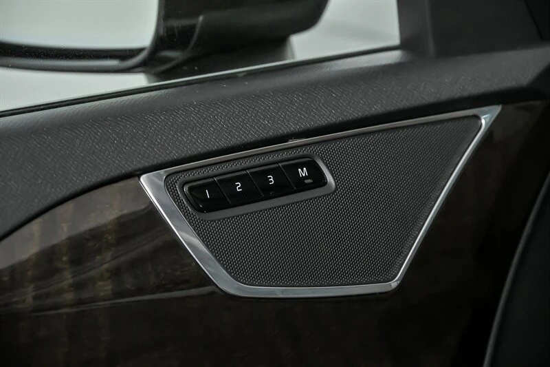 2016 Volvo XC90 2nd Gen - Image 16 of 21