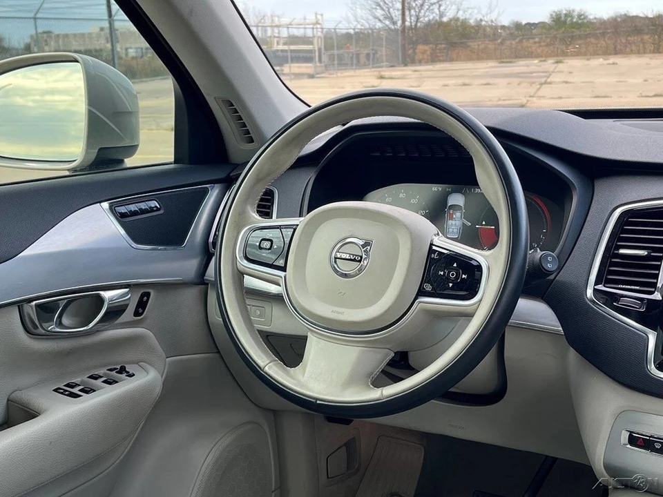 2016 Volvo XC90 2nd Gen - Image 17 of 21