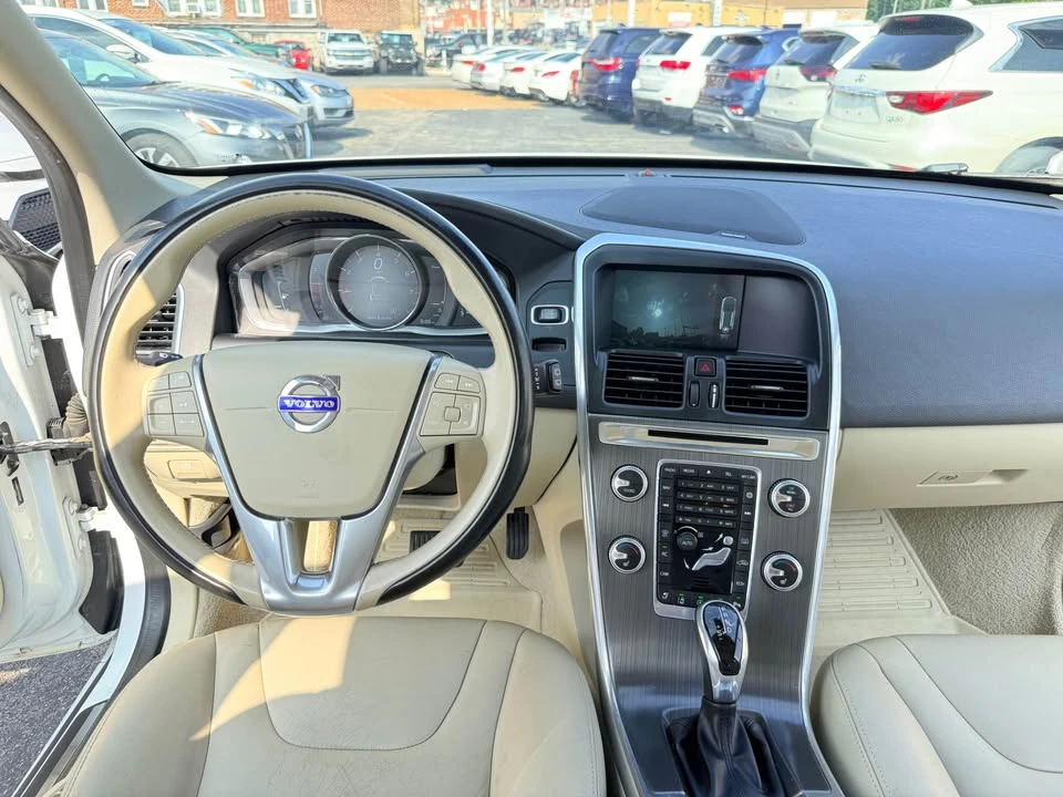 2016 Volvo XC60 1st Gen - Image 13 of 20