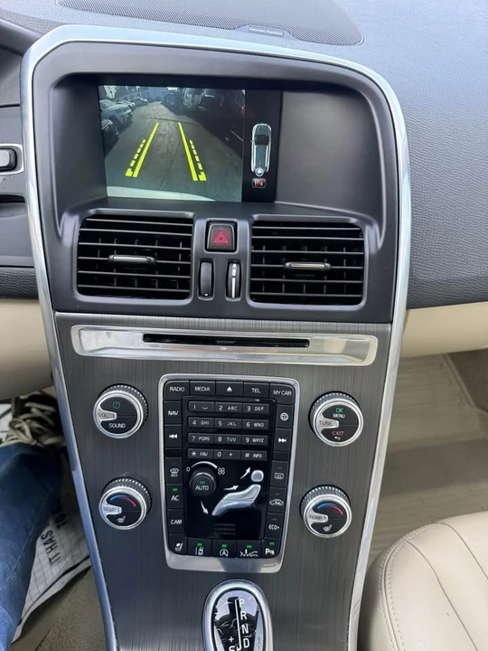 2016 Volvo XC60 1st Gen - Image 10 of 20