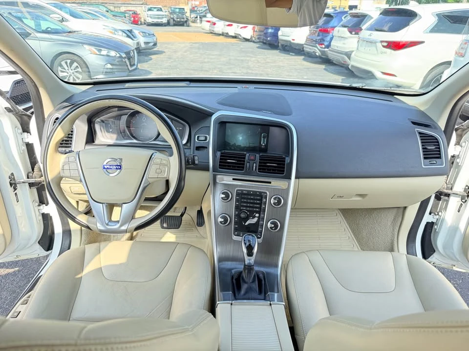 2016 Volvo XC60 1st Gen - Image 17 of 20