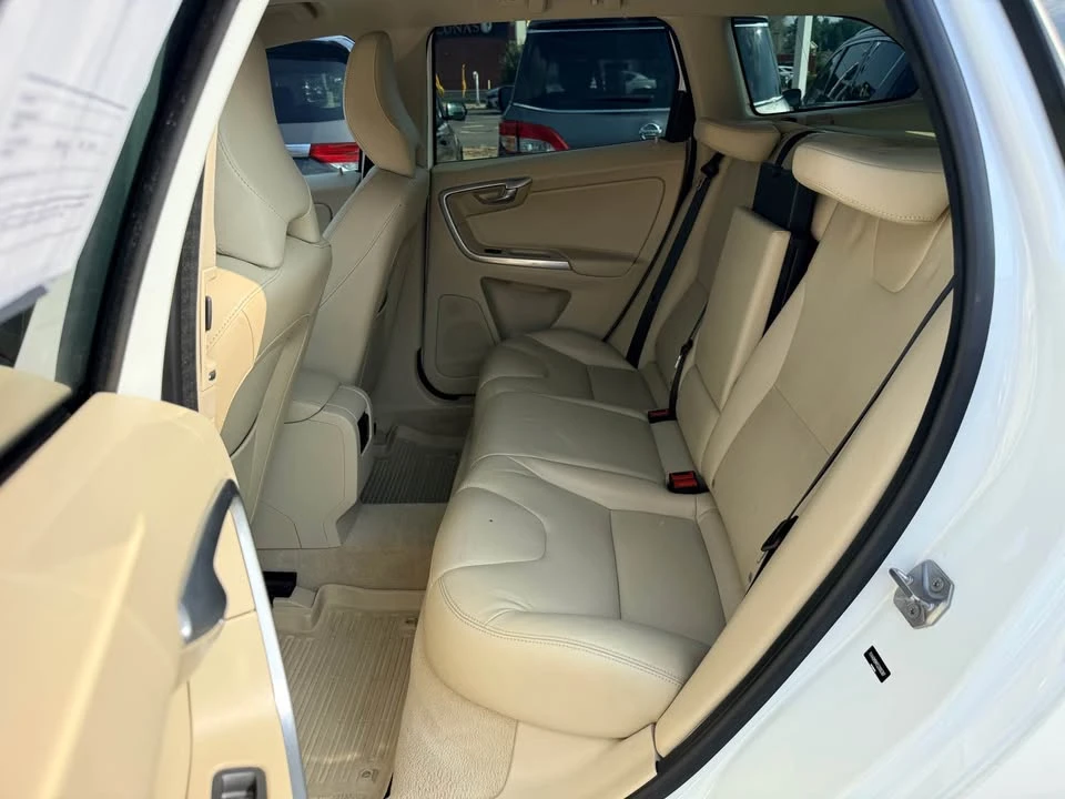 2016 Volvo XC60 1st Gen - Image 15 of 20