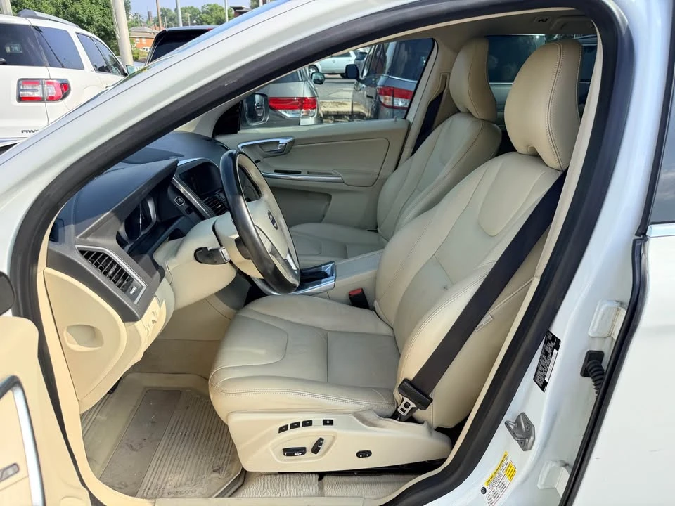 2016 Volvo XC60 1st Gen - Image 14 of 20