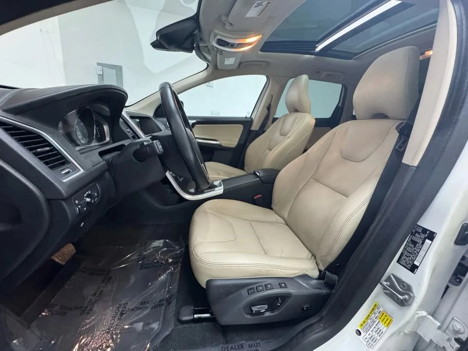 2016 Volvo XC60 1st Gen - Image 13 of 20
