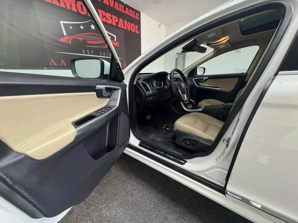 2016 Volvo XC60 1st Gen - Image 12 of 20