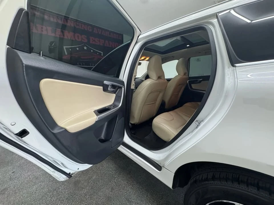 2016 Volvo XC60 1st Gen - Image 14 of 20