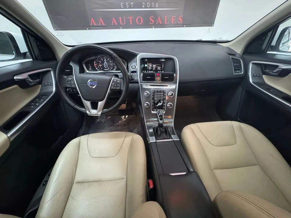 2016 Volvo XC60 1st Gen - Image 10 of 20