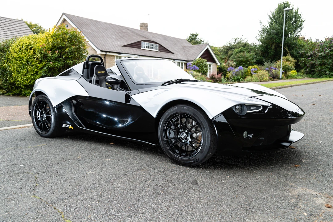 2016 Zenos - Image 28 of 31