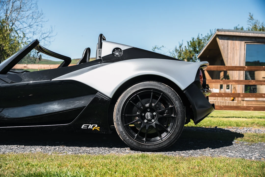 2016 Zenos - Image 25 of 31