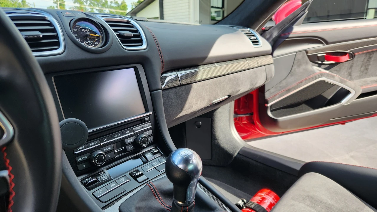 2016 Porsche 981 Cayman GT4 - Image 19 of 20