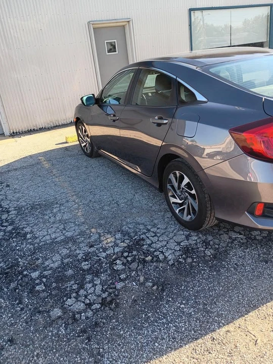 2016 Honda Civic 10th Gen - Image 5 of 9