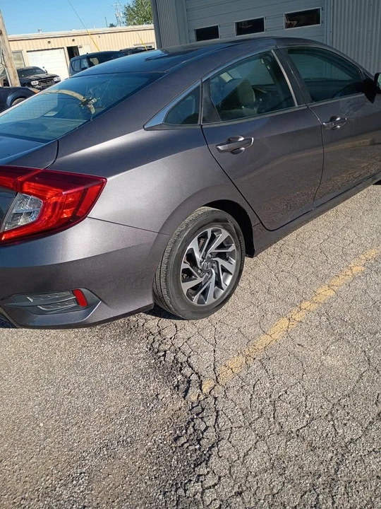 2016 Honda Civic 10th Gen - Image 4 of 9