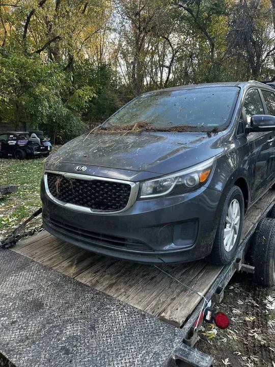 2016 Kia Carnival - Image 5 of 5