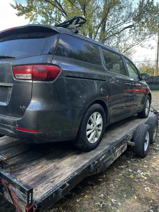 2016 Kia Carnival - Image 2 of 5