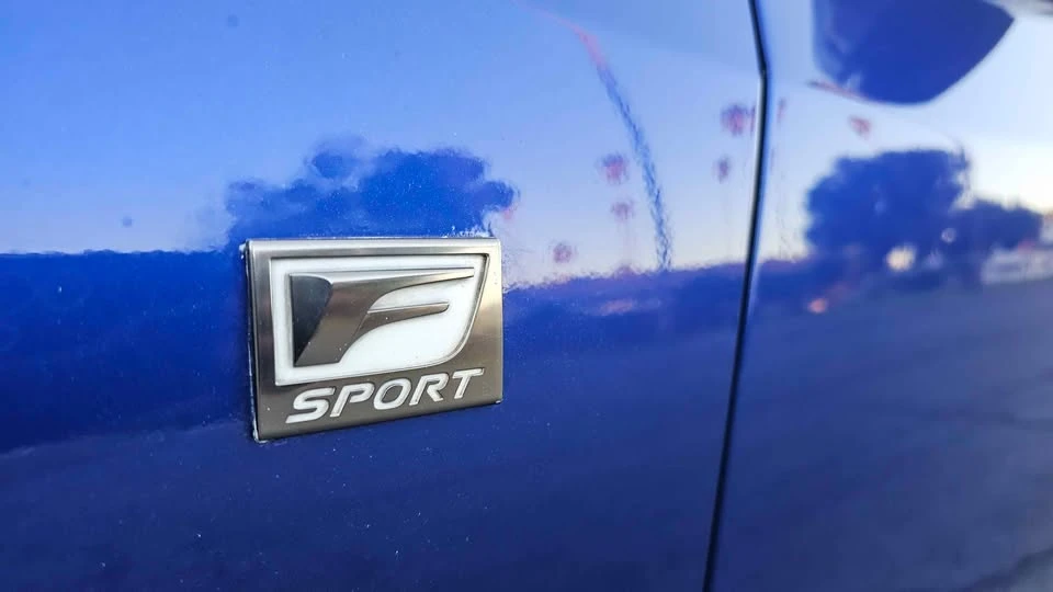 2016 Lexus RC - Image 7 of 9