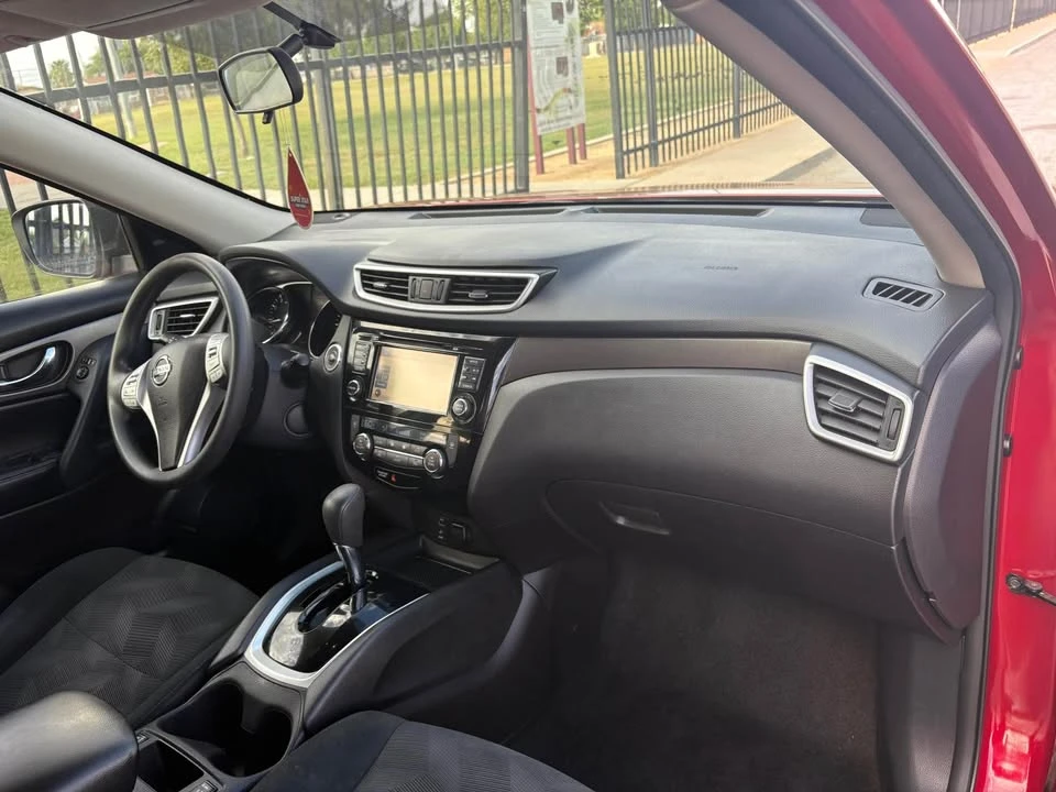 2016 Nissan Rogue - Image 6 of 9