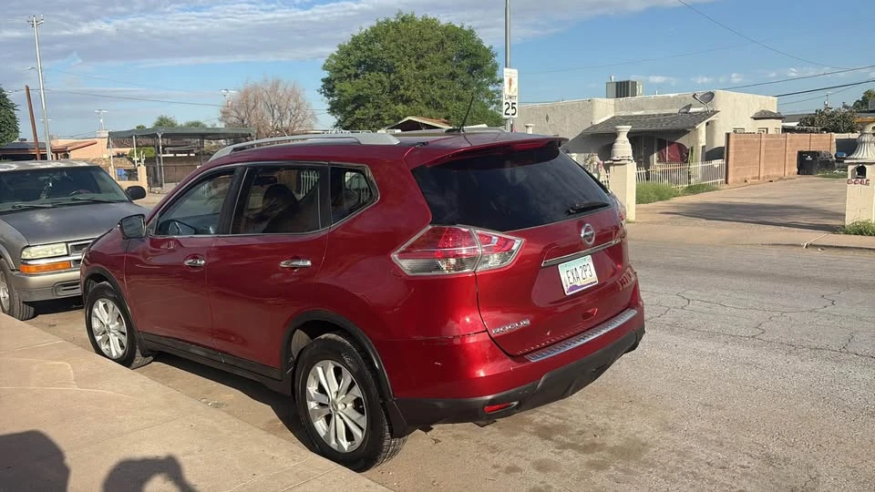 2016 Nissan Rogue - Image 2 of 9