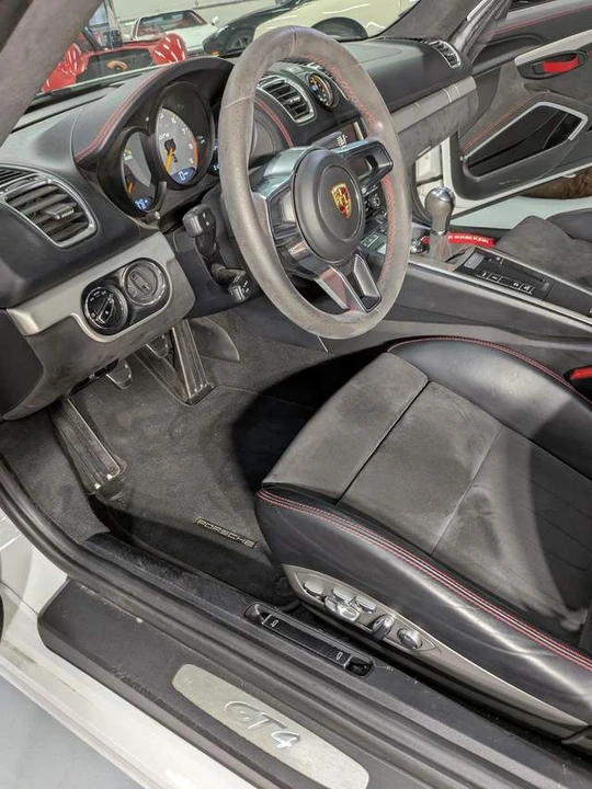 2016 Porsche 981 Cayman GT4 - Image 9 of 10