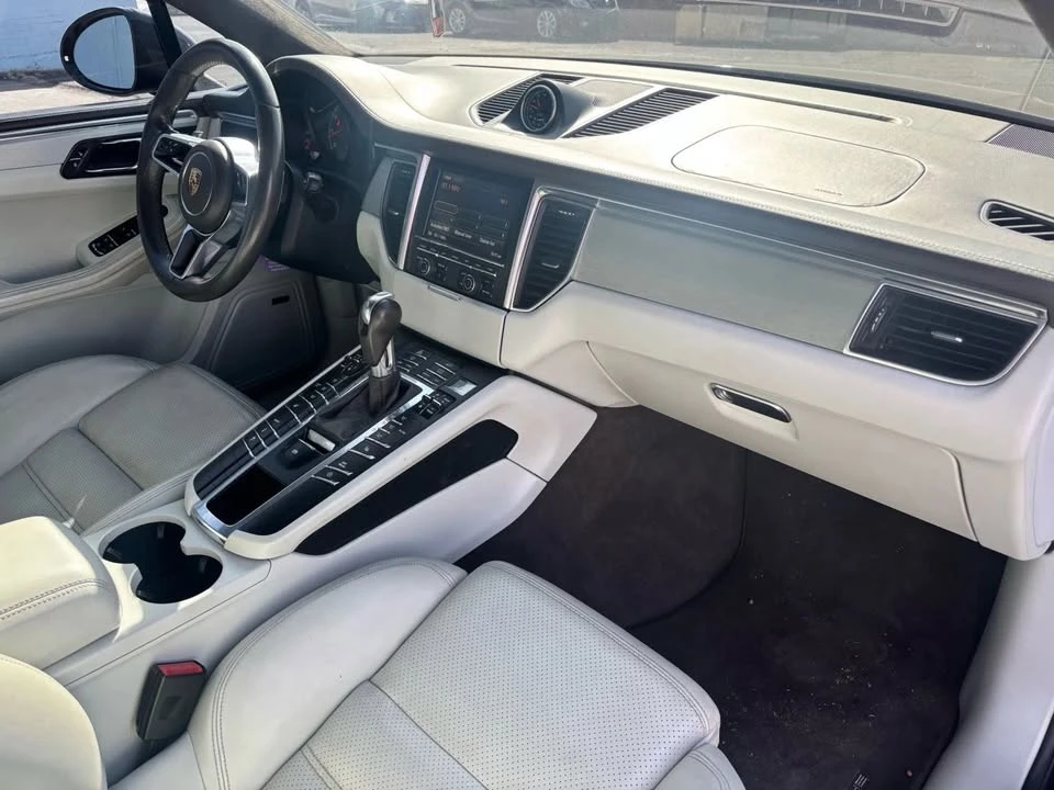 2016 Porsche Macan - Image 6 of 6
