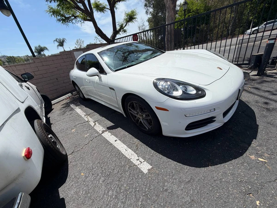2016 Porsche 970 Panamera - Image 2 of 17