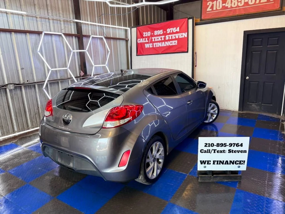 2016 Hyundai Veloster - Image 10 of 13