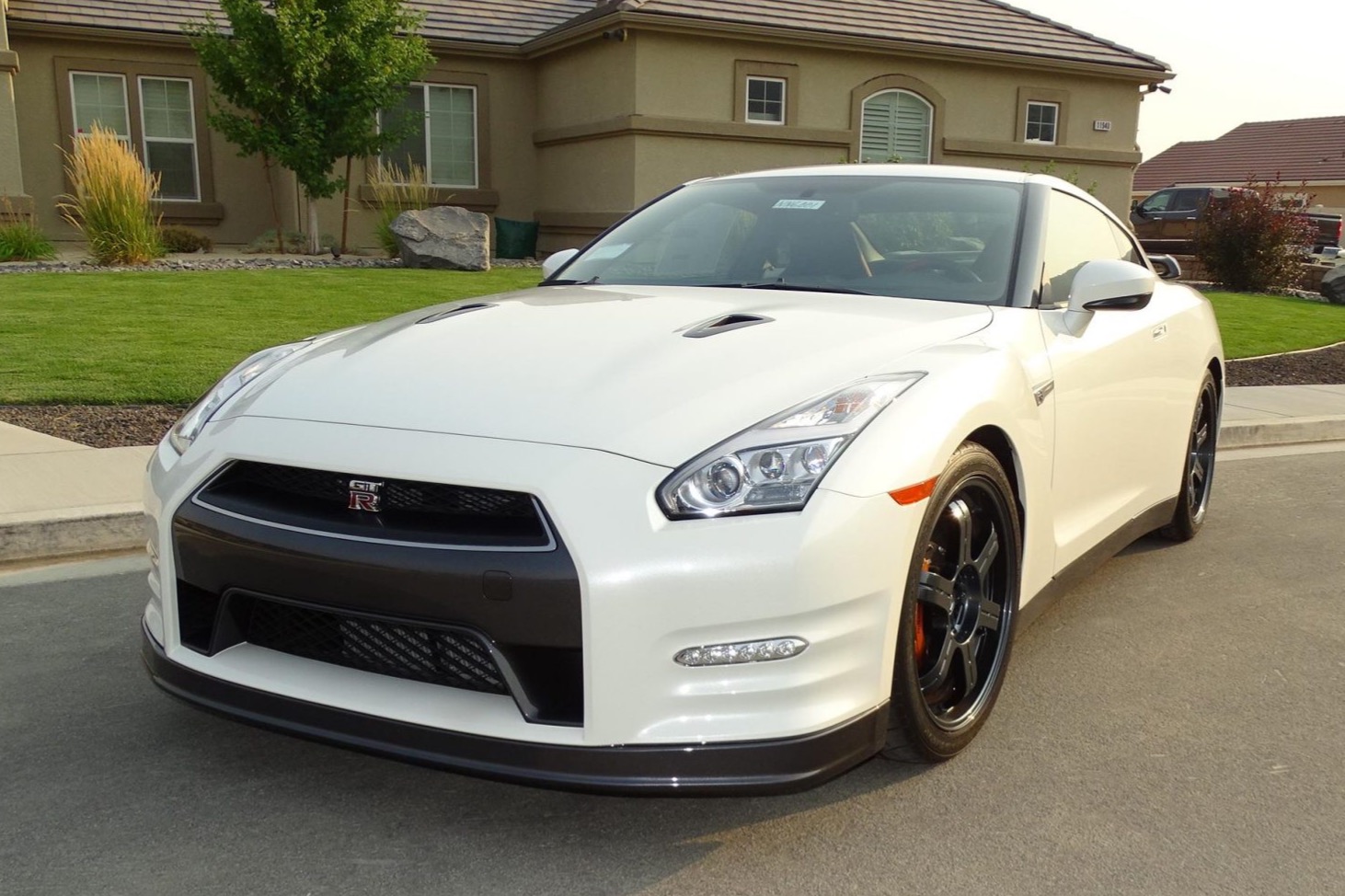 311-Mile 2016 Nissan GT-R Black Edition