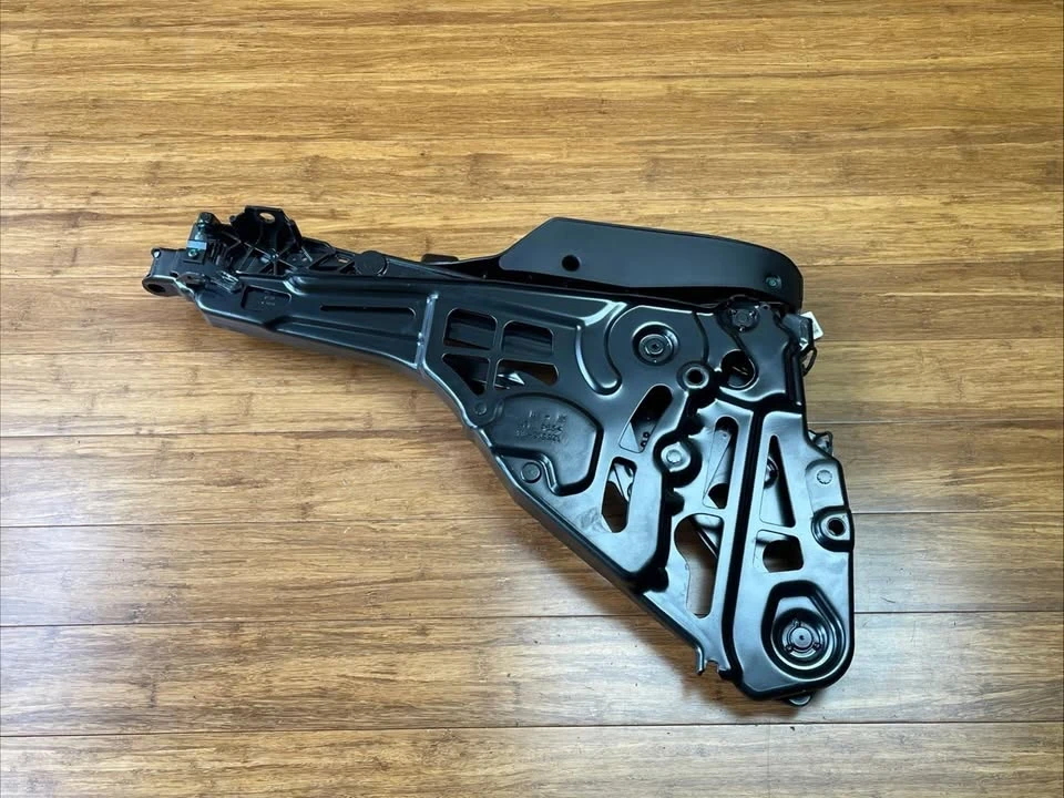 2017 Parts & Memorabilia Bodywork - Image 10 of 10