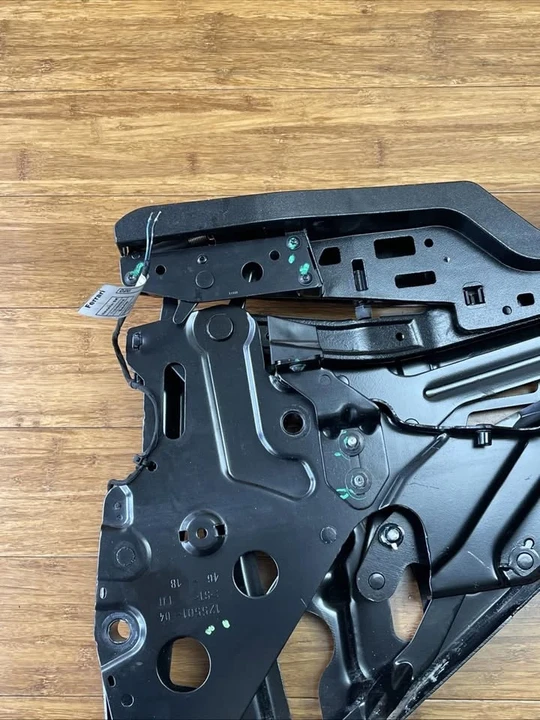2017 Parts & Memorabilia Bodywork - Image 4 of 10