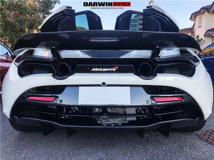 2017 Parts & Memorabilia Bodywork - Image 2 of 7