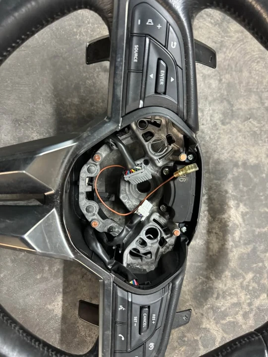 2017 Parts & Memorabilia Seats & Interior - Image 5 of 5