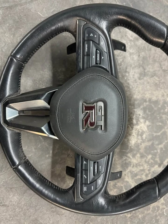2017 Parts & Memorabilia Seats & Interior - Image 2 of 5