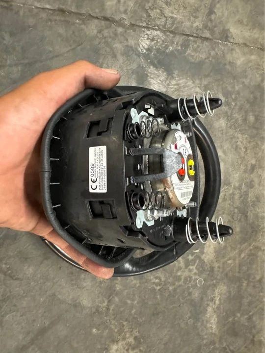 2017 Parts & Memorabilia Seats & Interior - Image 3 of 5