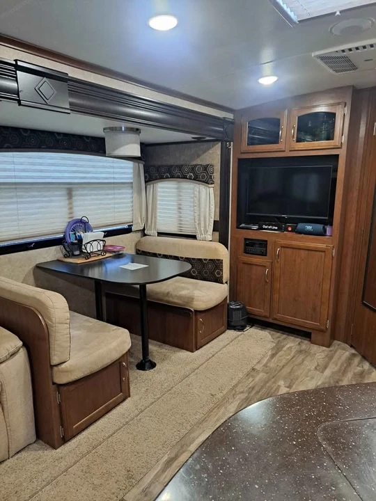 2017 Jayco - Image 2 of 10