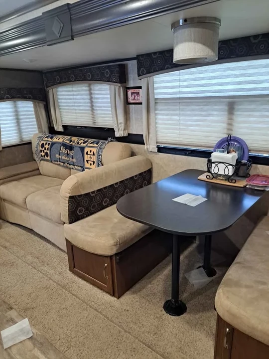 2017 Jayco - Image 5 of 9