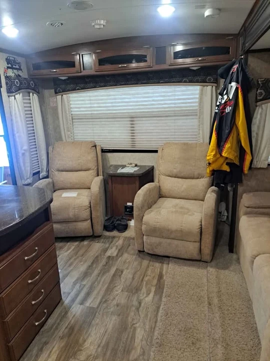 2017 Jayco - Image 6 of 9