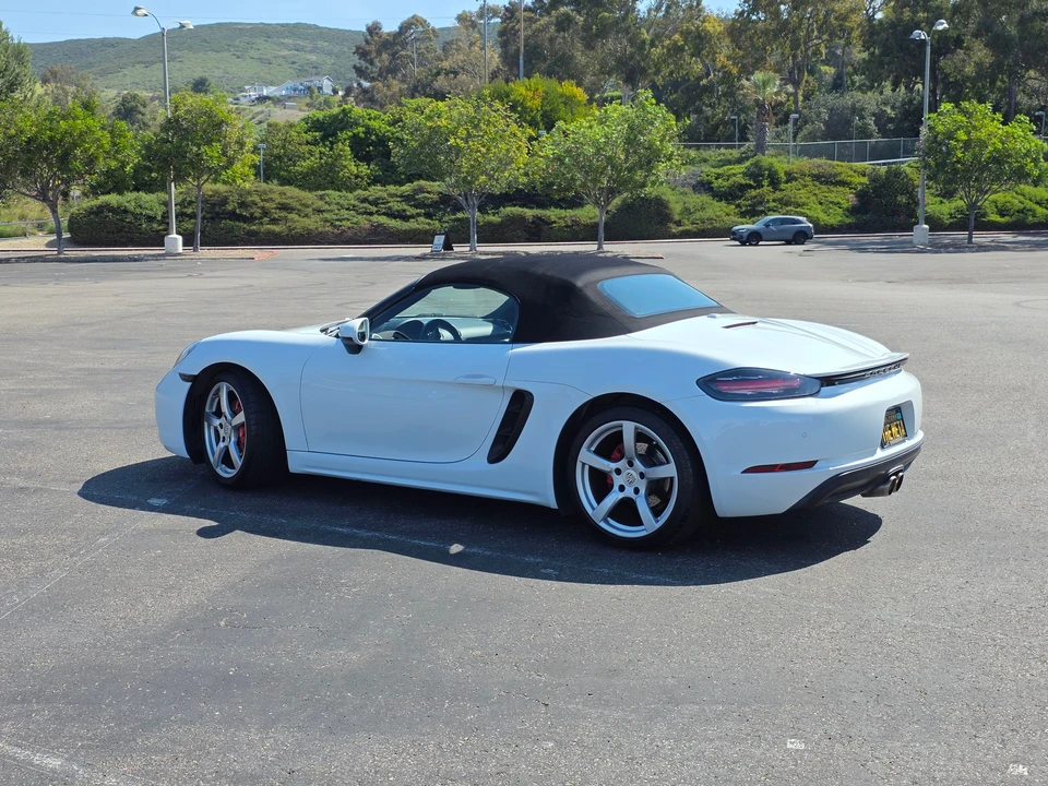2017 Porsche 718 Boxster - Image 8 of 31