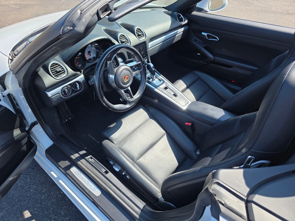 2017 Porsche 718 Boxster - Image 17 of 31