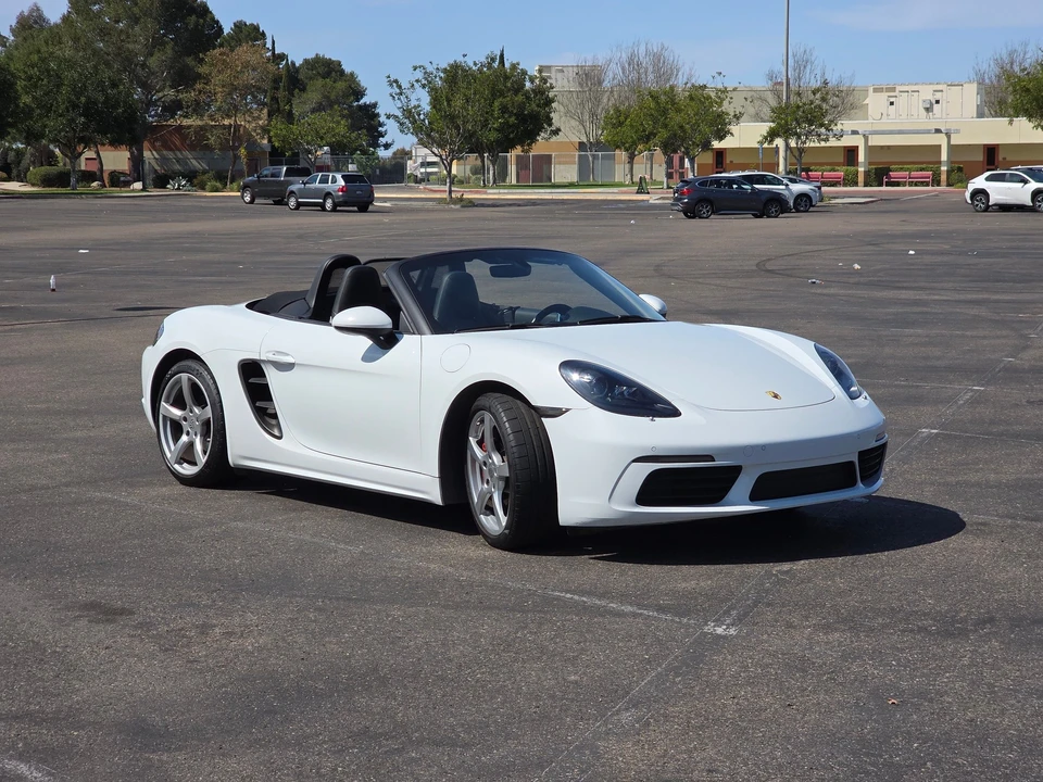 2017 Porsche 718 Boxster - Image 27 of 31