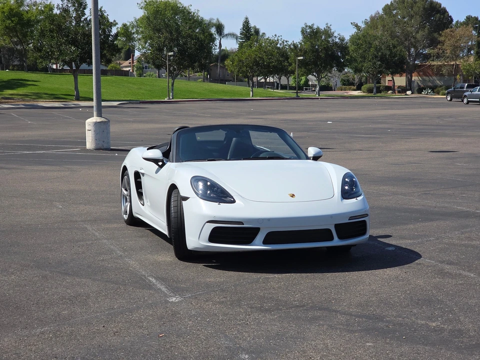 2017 Porsche 718 Boxster - Image 28 of 31