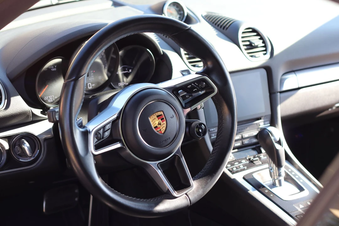 2017 Porsche 718 Cayman S - Image 8 of 10