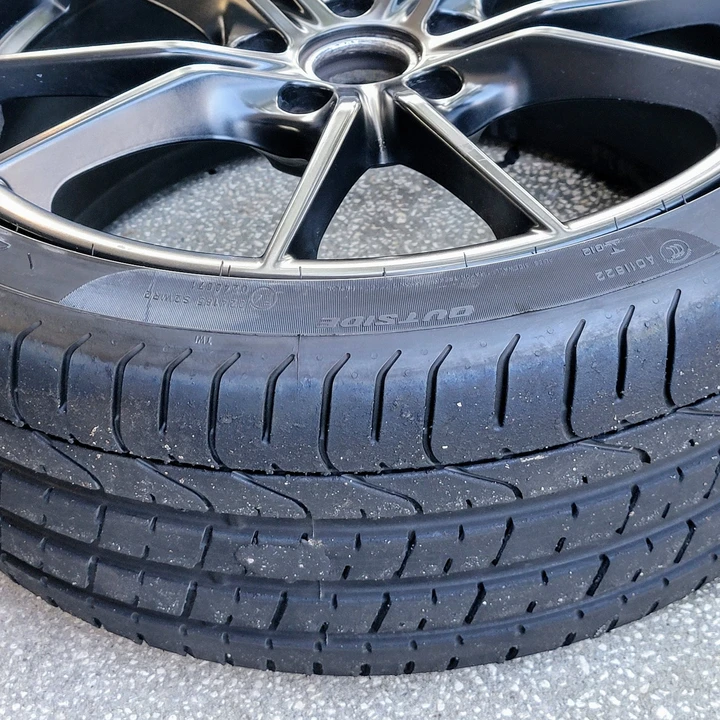 2017 Parts & Memorabilia Porsche Wheels - Image 8 of 15