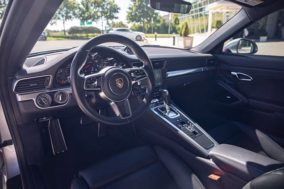 2017 Porsche 911 - Image 8 of 11