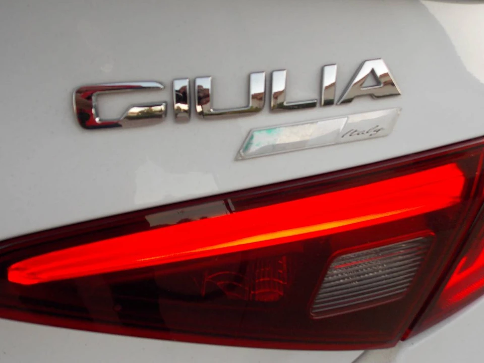 2017 Alfa Romeo Giulia - Image 20 of 21